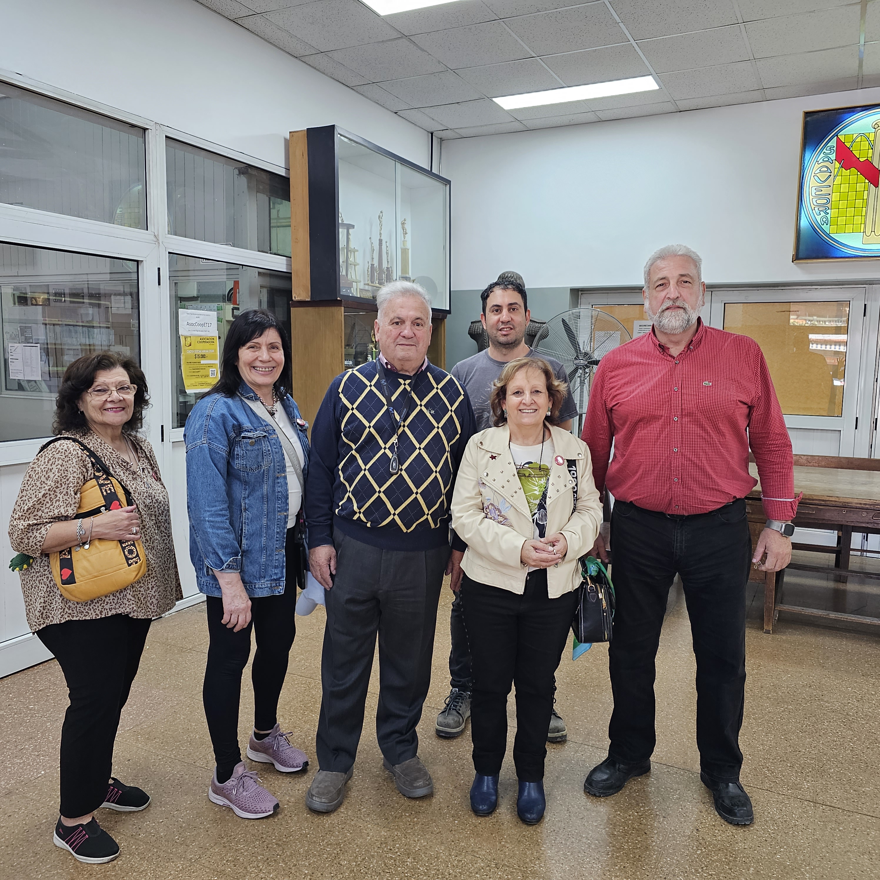 Visita del club a escuela técnica